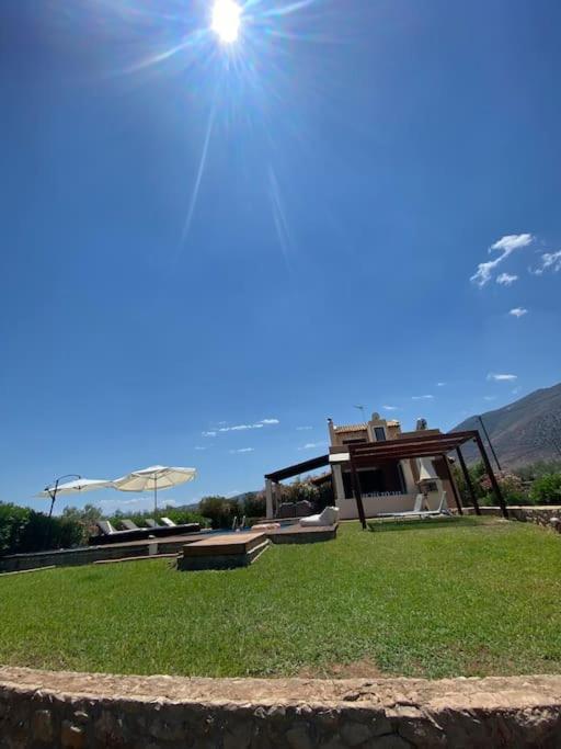 Georges Villa Galaxidi, Family, Pool And Garden Kültér fotó