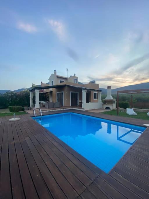 Georges Villa Galaxidi, Family, Pool And Garden Kültér fotó