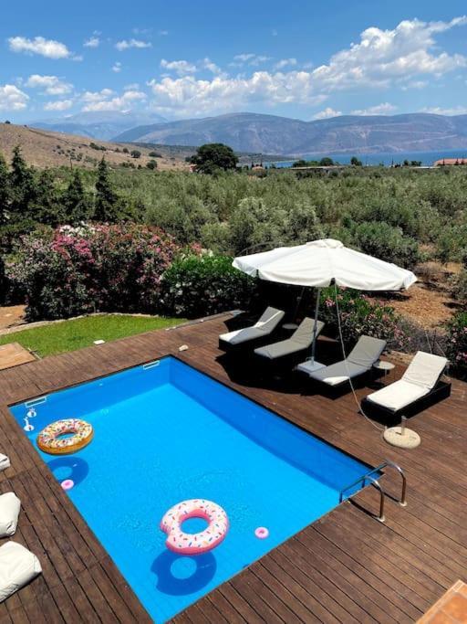 Georges Villa Galaxidi, Family, Pool And Garden Kültér fotó