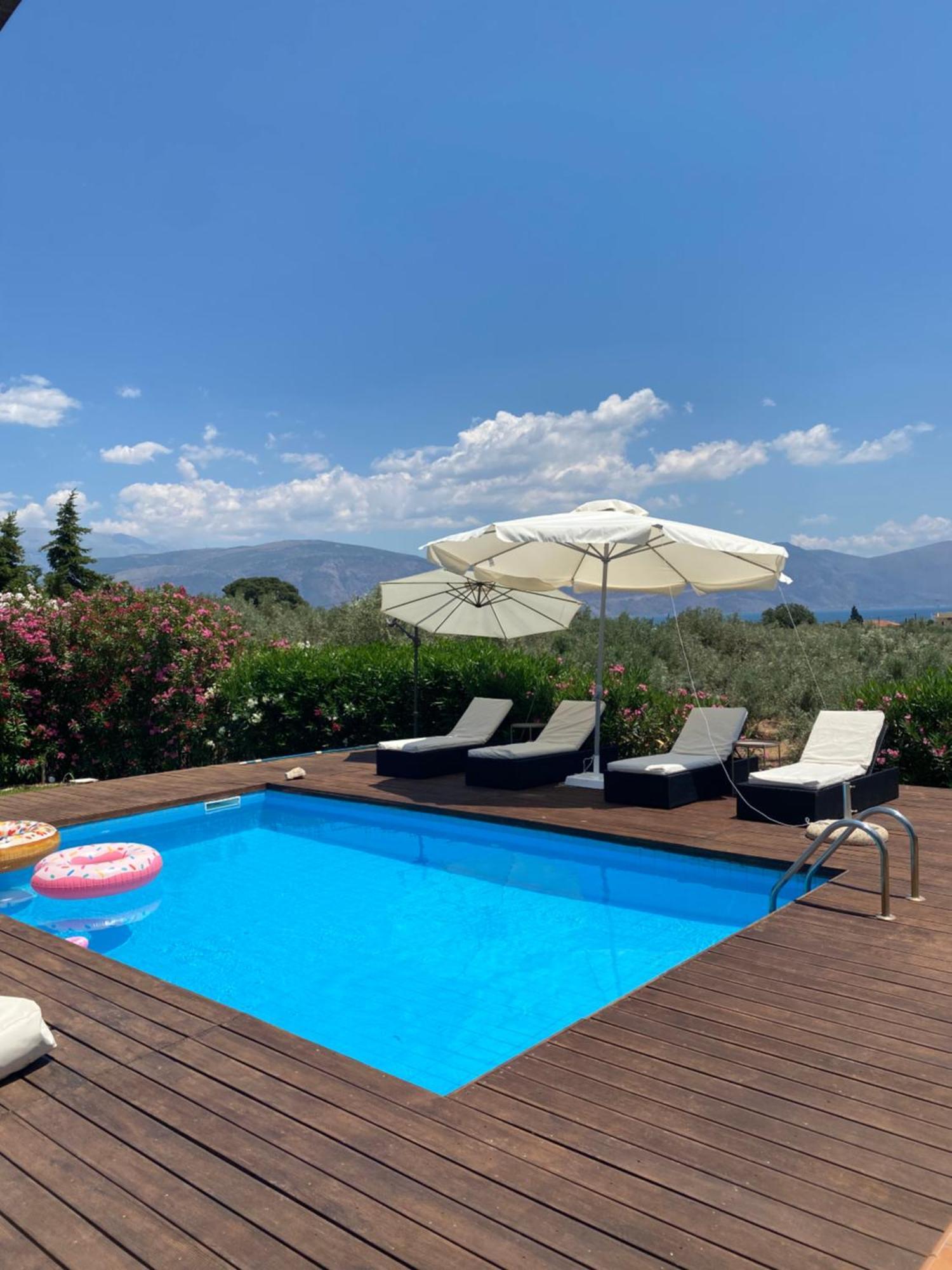 Georges Villa Galaxidi, Family, Pool And Garden Kültér fotó