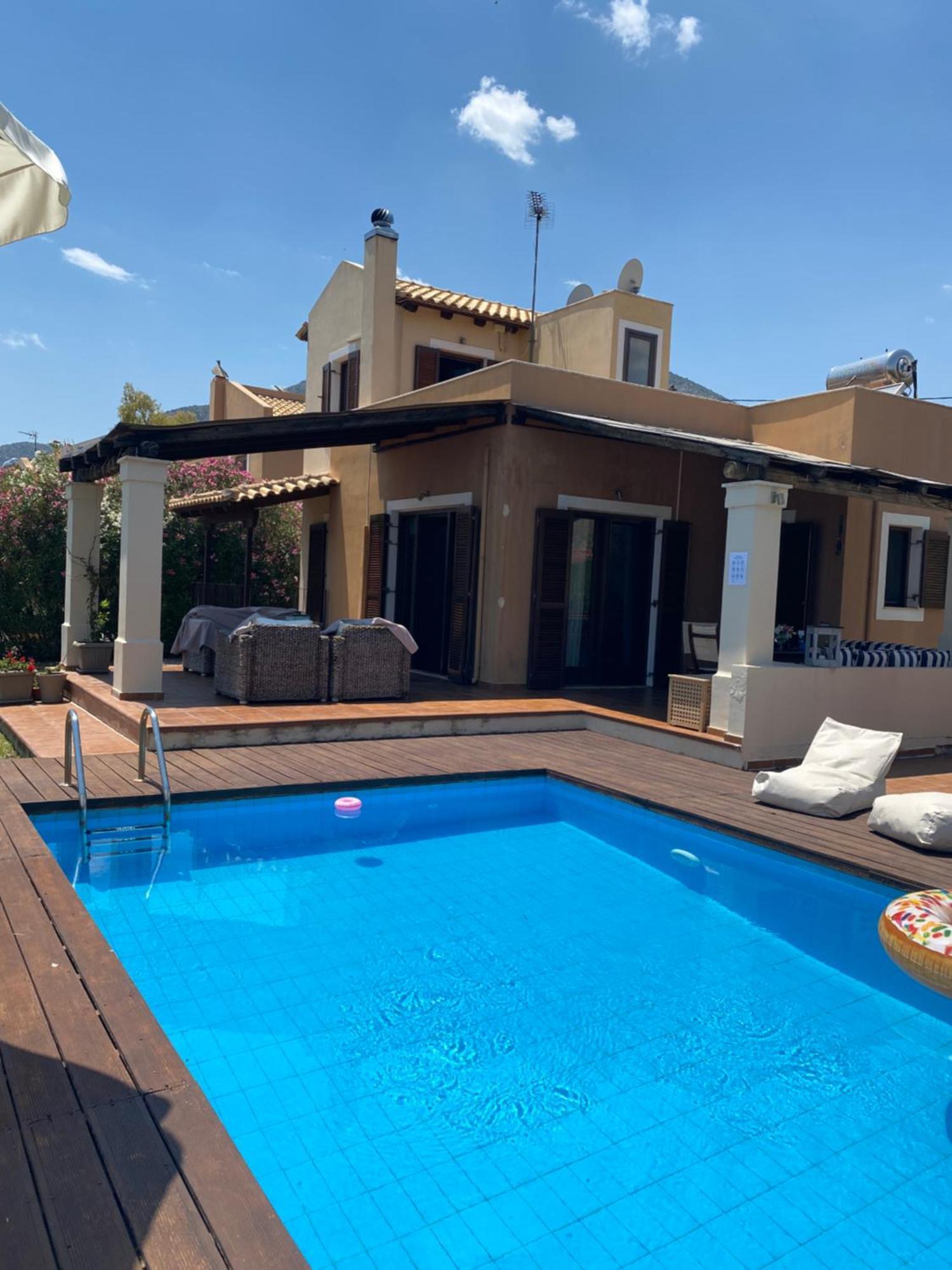 Georges Villa Galaxidi, Family, Pool And Garden Kültér fotó
